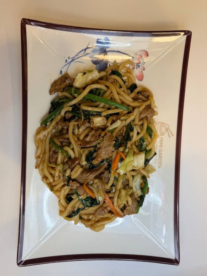 E1. Stir-Fried Udon With Black Pepper Beef 黑椒牛炒乌冬面