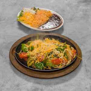 Fajita de Carnitas with rice and guacamole near West New York NJ